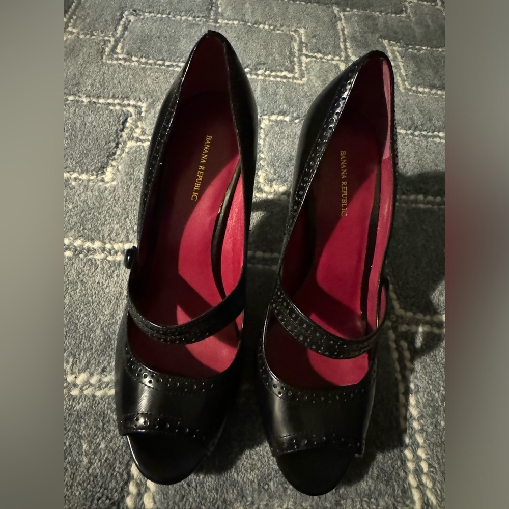 Black Leather Banana Republic open toe heel with buckle.